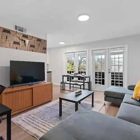 Stunning Area, King Suite, Balcony, Free Parking, 2 Mins To Ut
